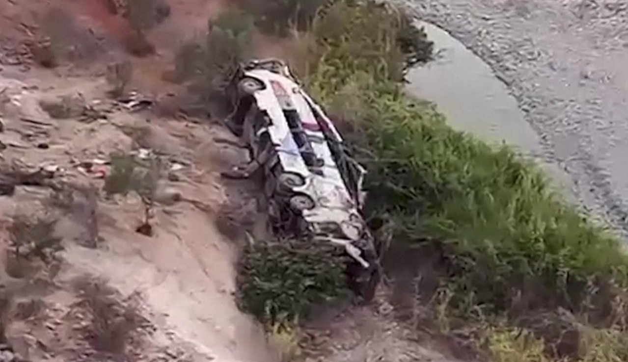 মর্মান্তিক দুর্ঘটনা, পেরুতে খাদে পড়ল বাস, মৃত ৩৭ যাত্রী