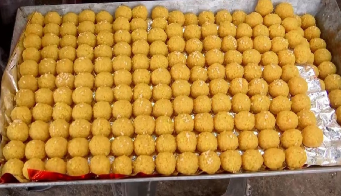 রাত পোহালেই বিহারে ফলপ্রকাশ, ৫০১ কেজি লাড্ডুর অর্ডার ‘আত্মবিশ্বাসী’ বিজেপির