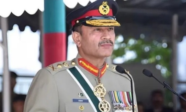 সেনা সর্বাধিনায়ক মুনির, ক্ষমতা খর্ব পাক সুপ্রিম কোর্টের