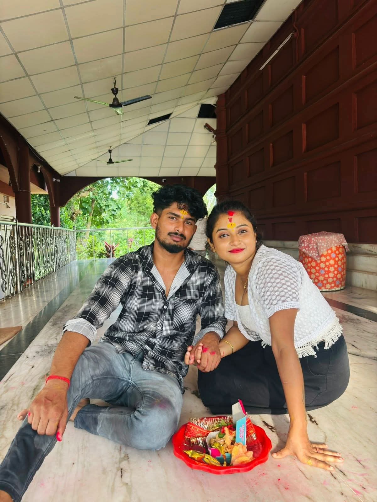 রাস্তাঘাটে ছেলে দেখলেই বিয়ে , মহিলার কান্ডে উত্তাল ত্রিপুরা