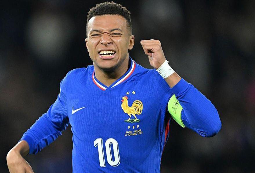 মেসি রোনাল্ডোকে ছাপিয়ে ৪০০ গোলের বিশ্বরেকর্ড , বিশ্বকাপের টিকিট নিশ্চিত ফ্রান্সের