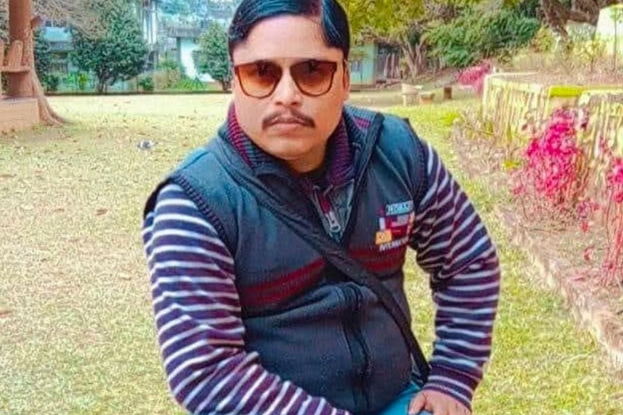 পরকীয়ায় বাধা , স্বামীকে খুন করে আত্মহত্যার নাটক স্ত্রীর