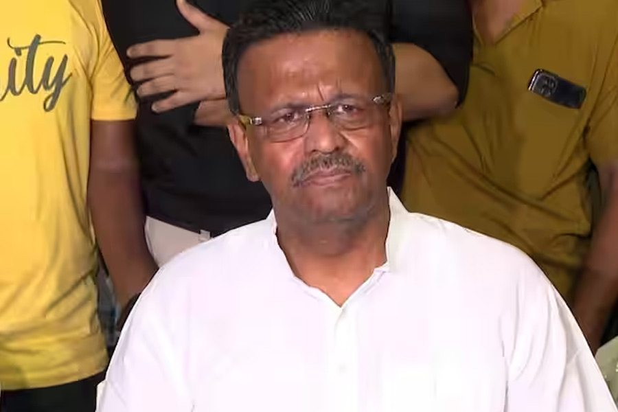 এজরা স্ট্রিটে ঘিঞ্জি বহুতলে ফের অগ্নিকান্ড , অবৈধ নির্মাণের অভিযোগ খতিয়ে দেখার আশ্বাস মেয়রের