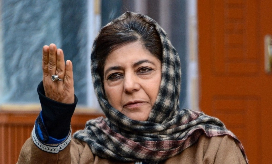 “কাশ্মীর সমস্যাগুলির প্রতিধ্বনি হয়েছে লালকেল্লার সামনে!” বিস্ফোরণকাণ্ডে বেফাঁস মন্তব্য মেহবুবার