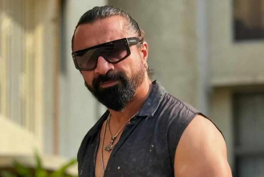 টানা তিন ঘণ্টা জিজ্ঞাসাবাদ , নতুন আইনি বিপাকে এজাজ খান