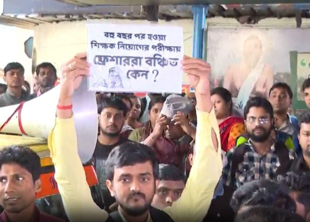 SSC তালিকা ঘিরে নতুন বিস্ফোরণ , অভিজ্ঞতার ১০ নম্বরের বিরুদ্ধে রাস্তায় SLST পরীক্ষার্থীরা