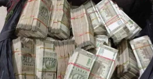 নিউটাউনে গাড়ি থেকে উদ্ধার কোটি কোটি টাকা , SIR আবহে চাঞ্চল্য শহরে