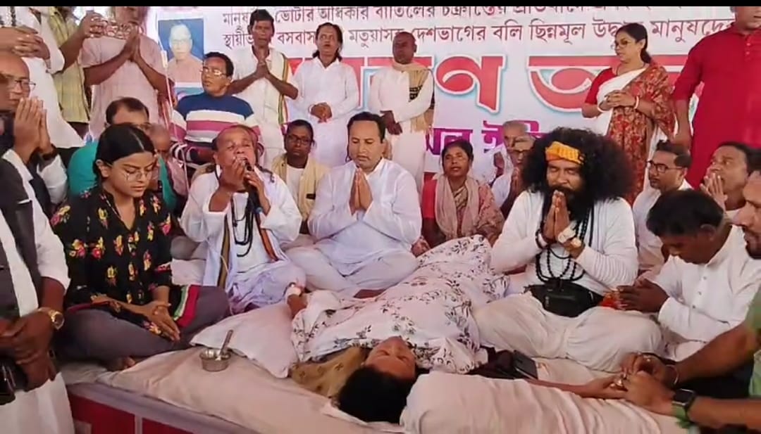 SIR বিরোধিতায় ১৩ দিনের অনশন , শেষ মুহূর্তে সিদ্ধান্ত বদলের আগেই অসুস্থ মমতাবালা ঠাকুর