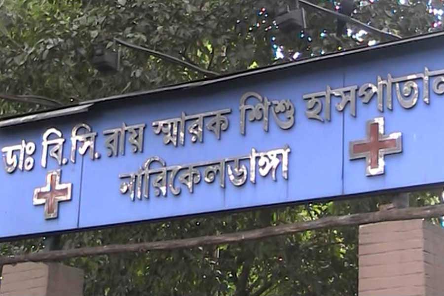 নার্স পরিচয়ে প্রতারণা , শিশু হাসপাতালে মায়ের কোল থেকে উধাও সন্তান