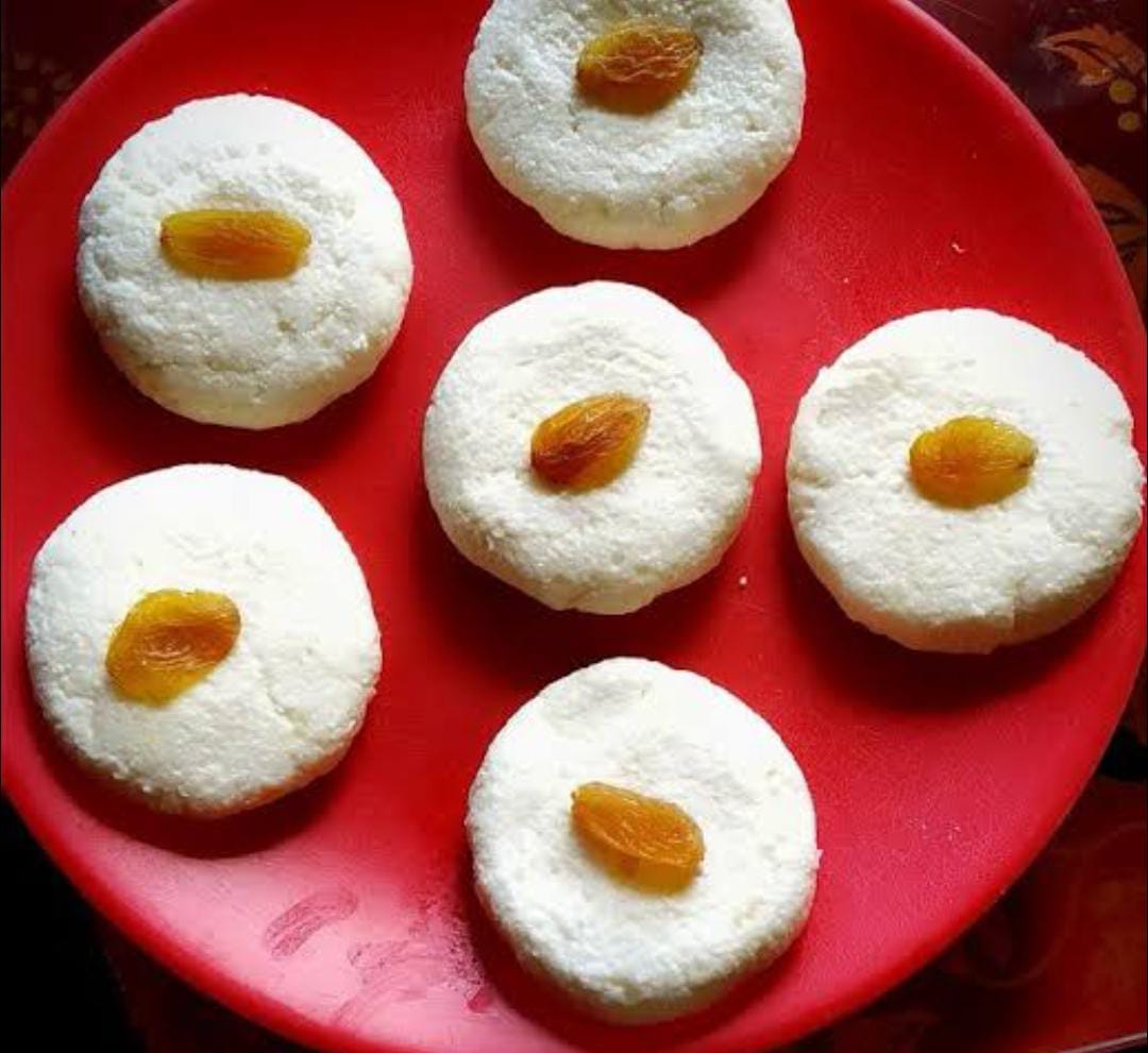 ১৫ মিনিটে তৈরি হবে নরম পাকের সন্দেশ