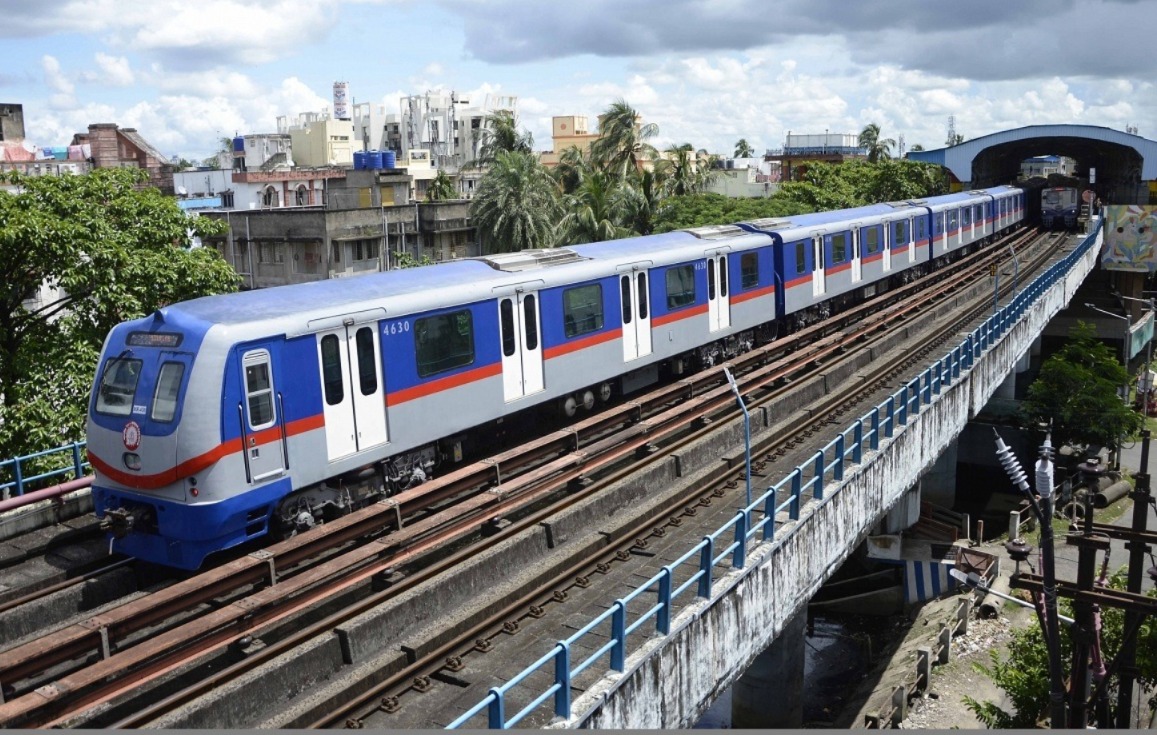 ব্লু লাইনে বিভ্রাট! বরানগর-নোয়াপাড়ার মধ্যে কাটা সিগন্যালিংয়ের তার