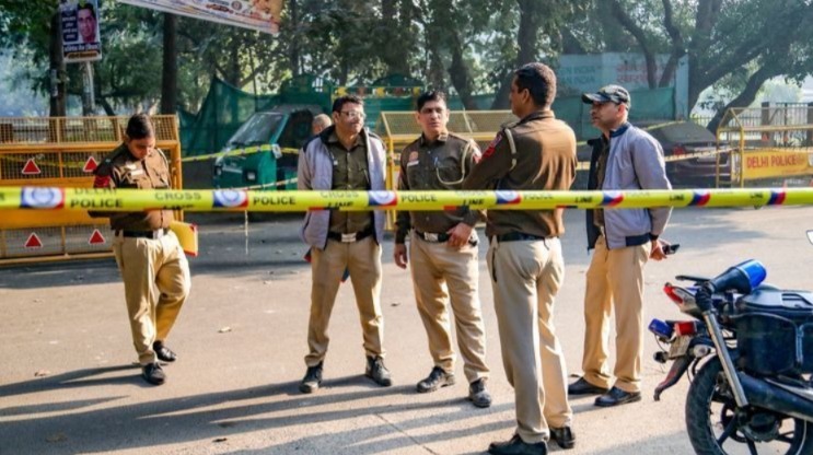 দিল্লির একাধিক স্কুল-আদালতে বোমাতঙ্ক, তদন্তে পুলিশ