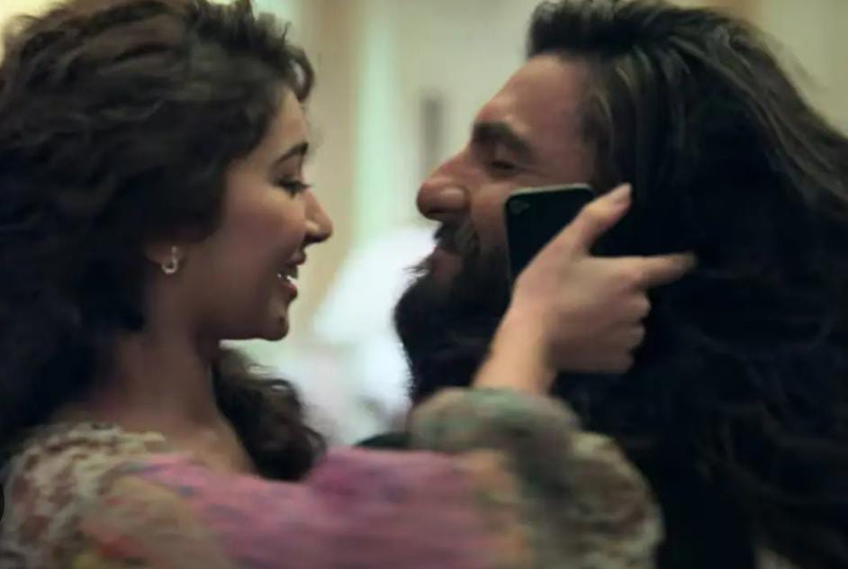 ২০ বছরের ধুরন্ধর অভিনেত্রী , নিন্দুকের কটাক্ষ , পর্দার রসায়ন নিয়ে মুখ খুললেন রনবীর