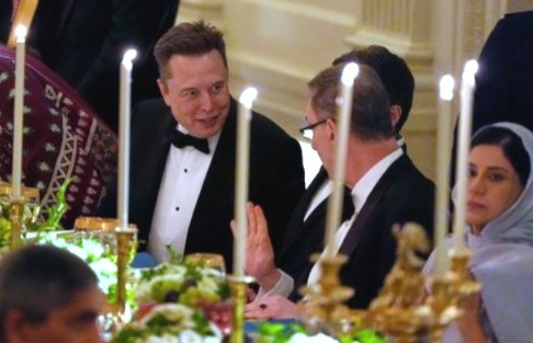 হোয়াইট হাউসে পুনর্মিলন ট্রাম্প-মাস্কের! নৈশভোজে মার্কিন প্রেসিডেন্টের সঙ্গে টেসলা কর্তা