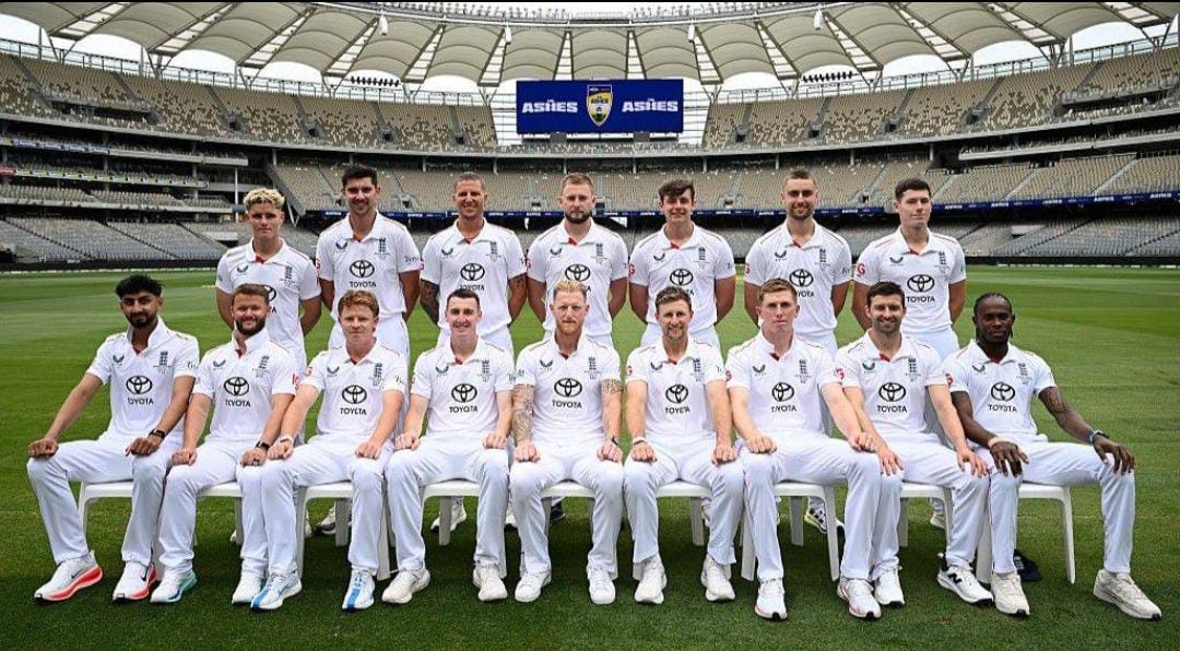 অ্যাশেজ সিরিজ , চূড়ান্ত একাদশ নয় , ১২ জনের দল ঘোষণা ইংল্যান্ডের