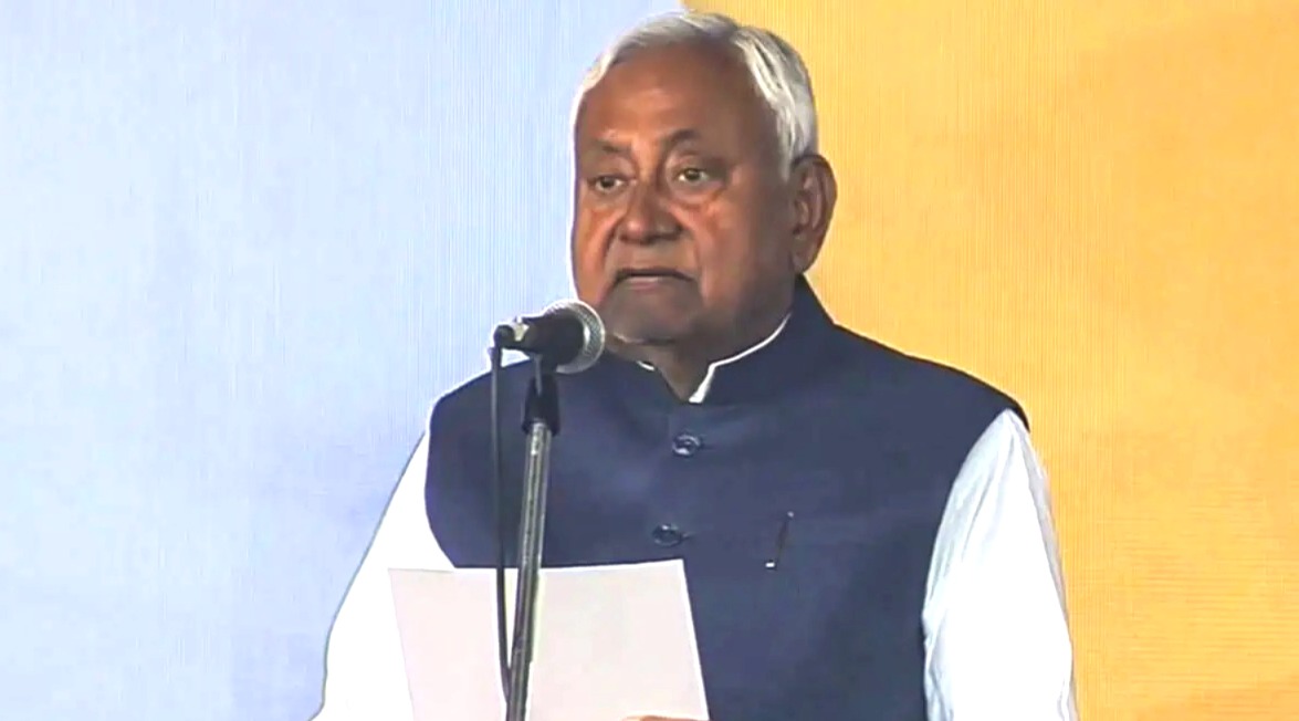 ২৫ বছরে দশমবার, বিহারের মুখ্যমন্ত্রী পদে শপথ গ্রহণ নীতীশ কুমারের