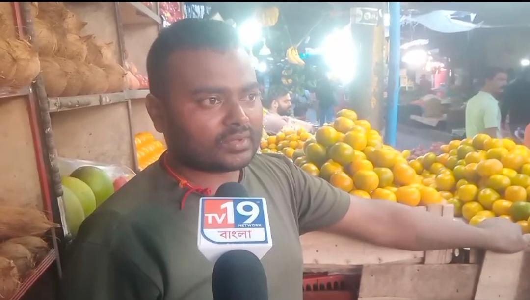 জানান দিচ্ছে শীতকাল , শিলিগুড়ির বাজার ভরেছে কমলালেবুতে