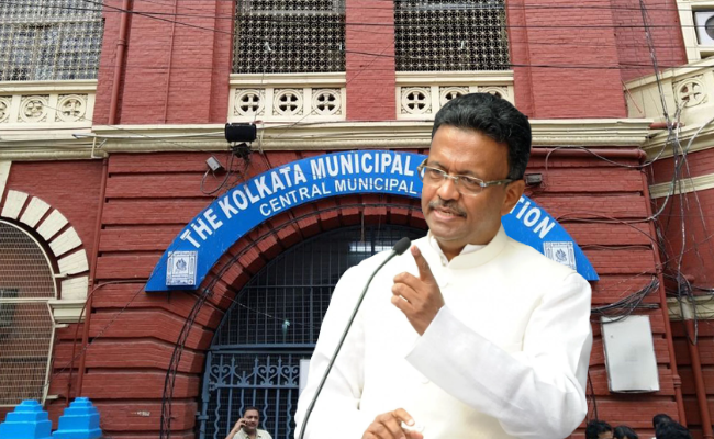 বাংলা রাখতেই হবে, কলকাতায় দোকান ও মলে নামফলক নিয়ে কড়া নির্দেশ ফিরহাদ হাকিমের