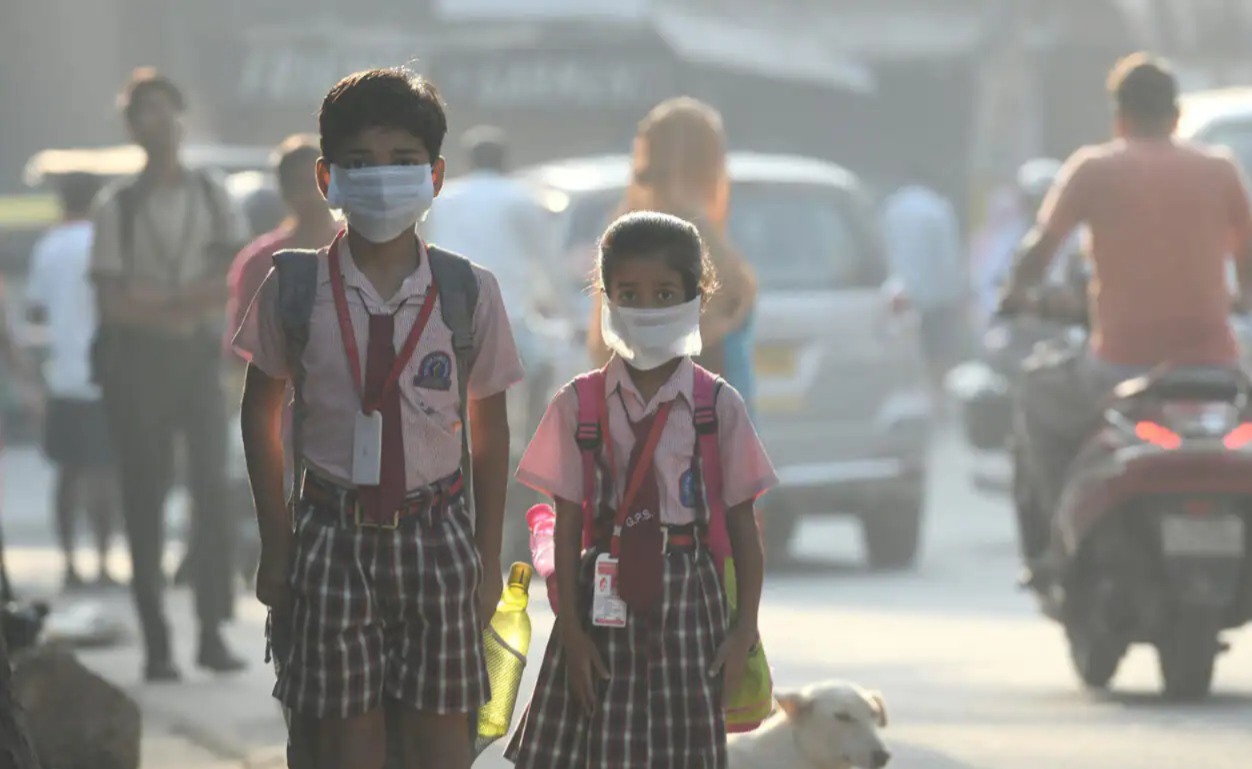 দিল্লিতে চোখ রাঙাচ্ছে দূষণ, স্কুলের বাইরে খেলাধুলো বন্ধের নির্দেশ