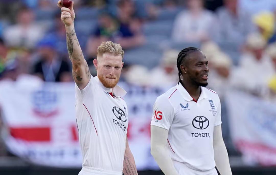 অ্যাশেজ ,  স্টার্কের জবাবে ৫ উইকেট , ব্রিটিশ অধিনায়কের দাপটে ৯ উইকেট হারাল অস্ট্রেলিয়া