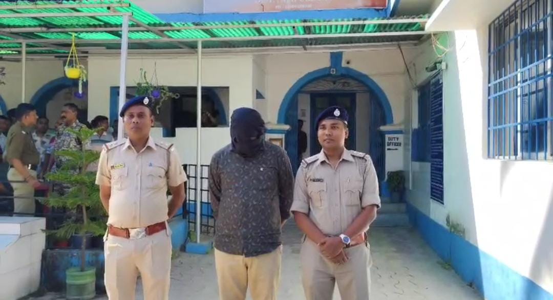 পকেটে নকল আঁধার , লক্ষ লক্ষ টাকা প্রতারণার দায়ে গ্রেফতার ভুয়ো IPS