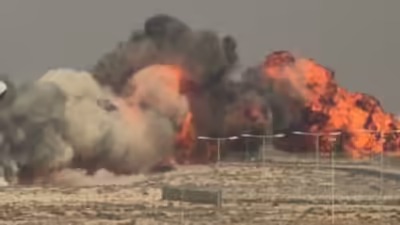 এয়ার শো চলাকালীন ভয়াবহ দুর্ঘটনা দুবাইয়ে, ভেঙে পড়ল তেজস যুদ্ধবিমান, মৃত্যু পাইলটের