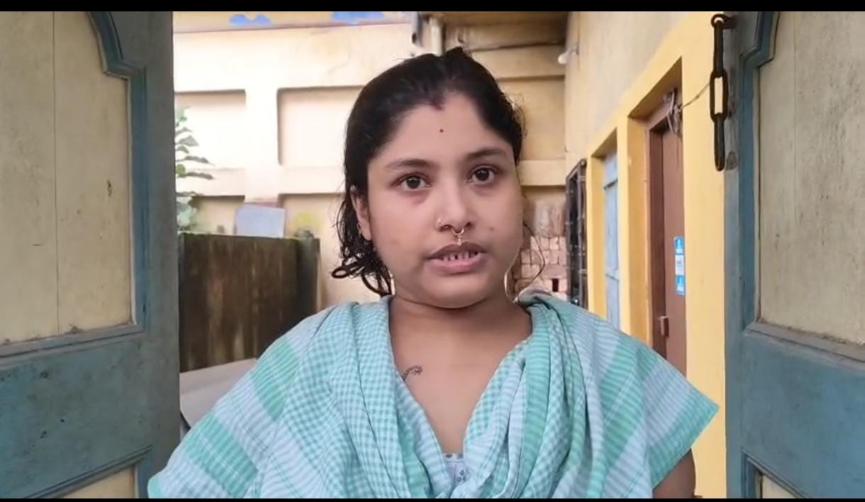 পুজোর আগে মাথায় হাত , ১২ লক্ষ টাকা সোনার গয়না চুরি