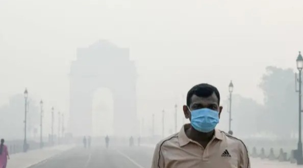 সিঁদুরে মেঘ! দিল্লির বাতাস ‘বিষাক্ত’