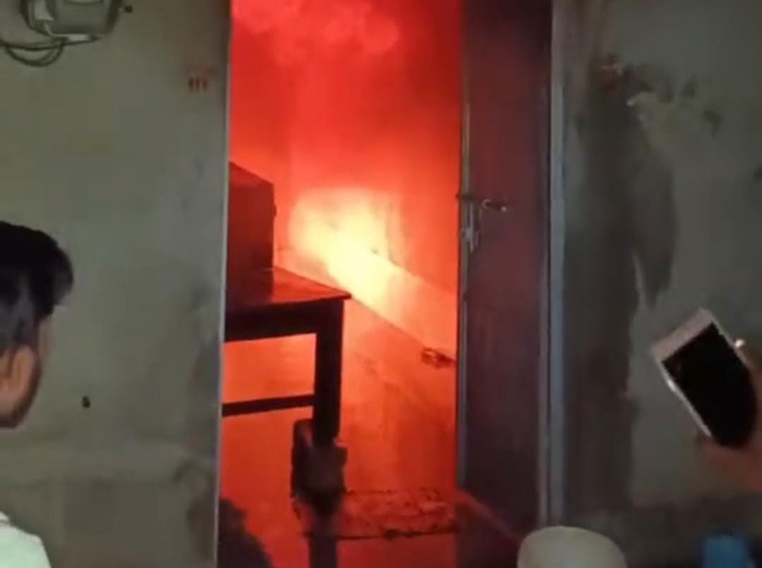 পুজোর ধূপকাঠি জ্বালানোই হয়ে উঠল কাল , আগুনে পুড়ে ছাই গোটা বাড়ি