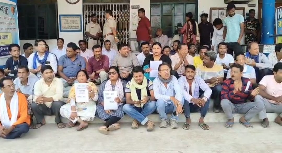 সই নকল করে কোটি টাকার দুর্নীতি , তৃণমূল নেতার গ্রেফতারের দাবিতে পথে বিজেপি