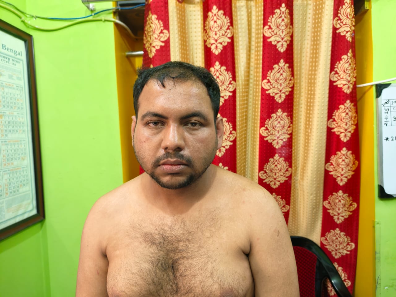 AI দিয়ে মেয়েদের ছবি বিকৃতি , কোন্নগরে প্রকাশ্যে জুতোপেটা বাংলাদেশি যুবককে