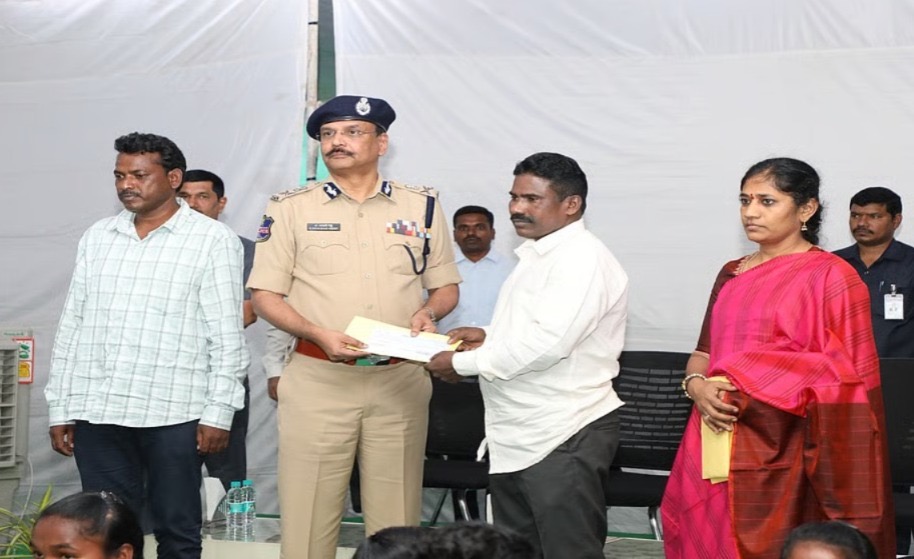 তেলেঙ্গানায় বড়সড় সাফল্য, আত্মসমর্পণ ৩৭ মাওবাদীর