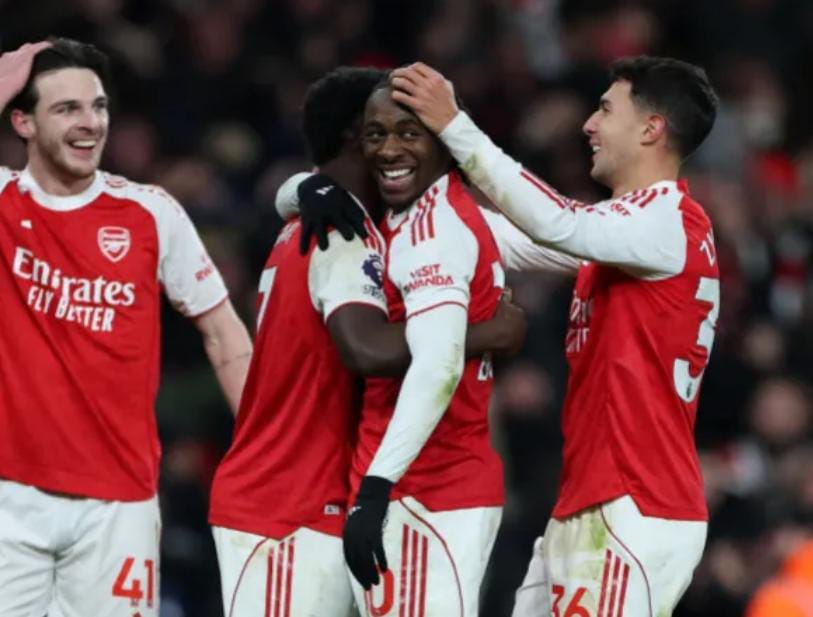 প্রিমিয়ার লিগ , এজের হ্যাটট্রিকে চূর্ণ বিচূর্ণ টটেনহ্যাম , টেবিল শীর্ষে বহাল আর্সেনাল