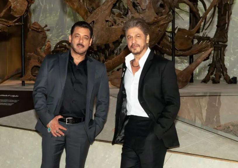 ডাইনো ফসিলসদের সামনে পাঠান - টাইগার , আবু ধাবির মিউজিয়ামে শাহরুখ সালমান