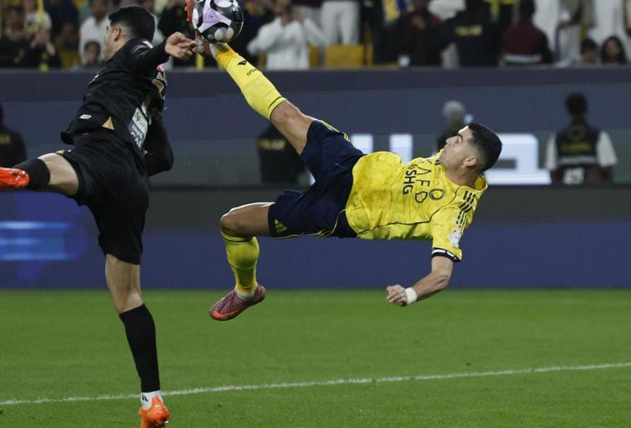 বয়স ৪০ পার , হাওয়ায় উড়ে বাইসাইকেল কিক রোনাল্ডোর , জয় আল নাসেরের