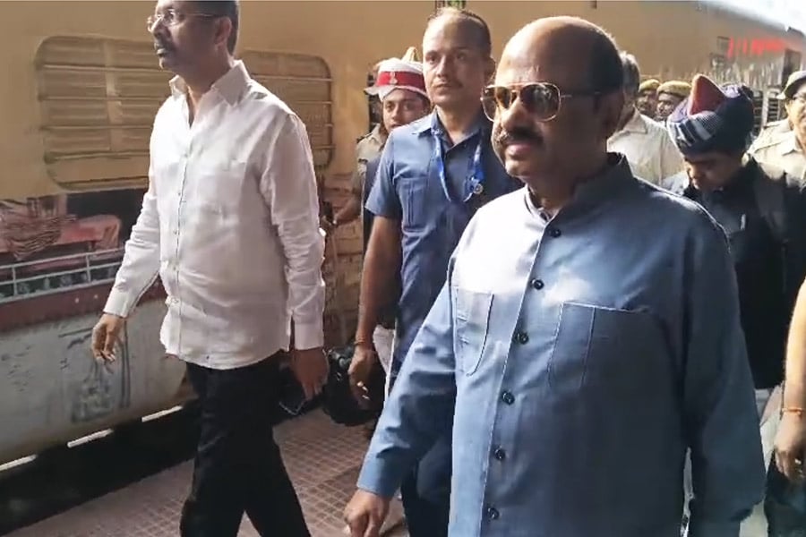 অনুপ্রবেশের অভিযোগে টানটান পরিস্থিতি, সীমান্ত পরিদর্শনে যাচ্ছেন রাজ্যপাল