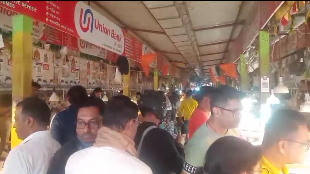 মাছ ব্যবসায়ীদের আনন্দের পরব , বিয়ের মরসুমে বাজারে ভীড় জমাচ্ছে ক্রেতারা