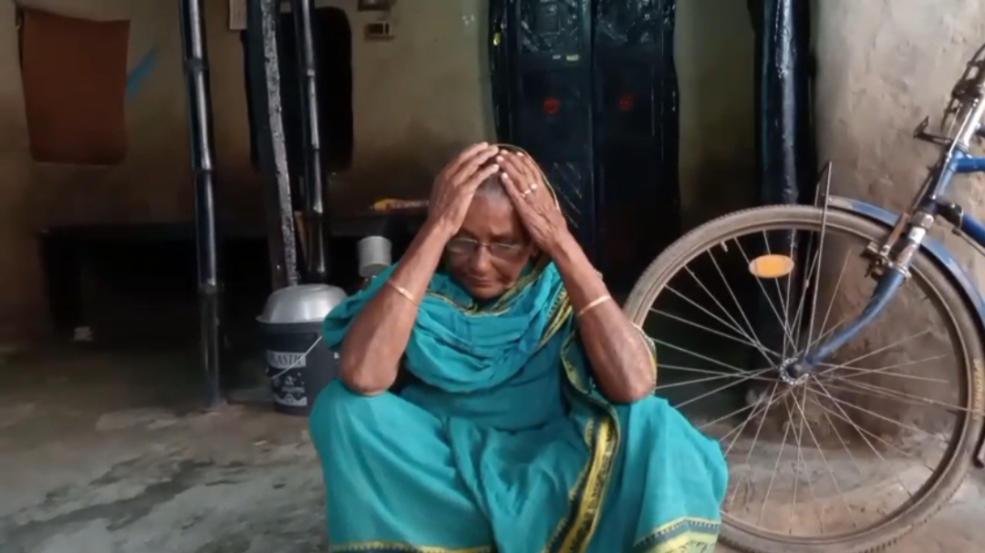 জ্যান্ত মানুষের নাম বাদ , মৃতের নাম রইল ভোটার লিস্টে