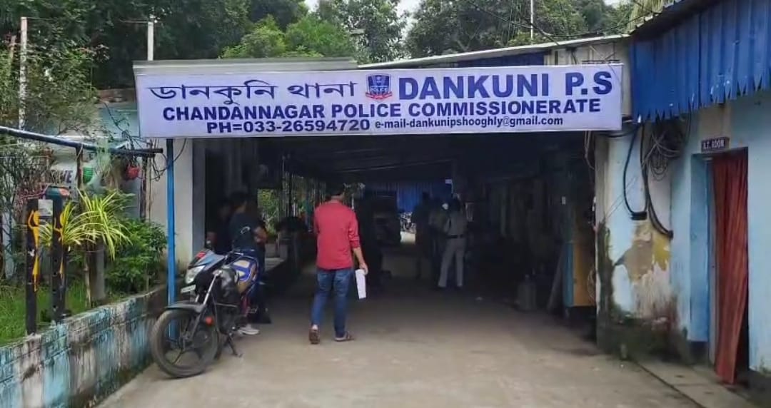 ডানকুনিতে তরুণী সহ গ্রেফতার বাংলাদেশি যুবক, তদন্তে পুলিশ