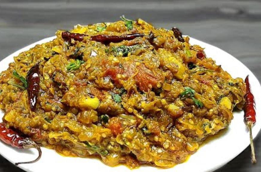 না পুড়িয়েই বানিয়ে ফেলুন বেগুন ভর্তা
