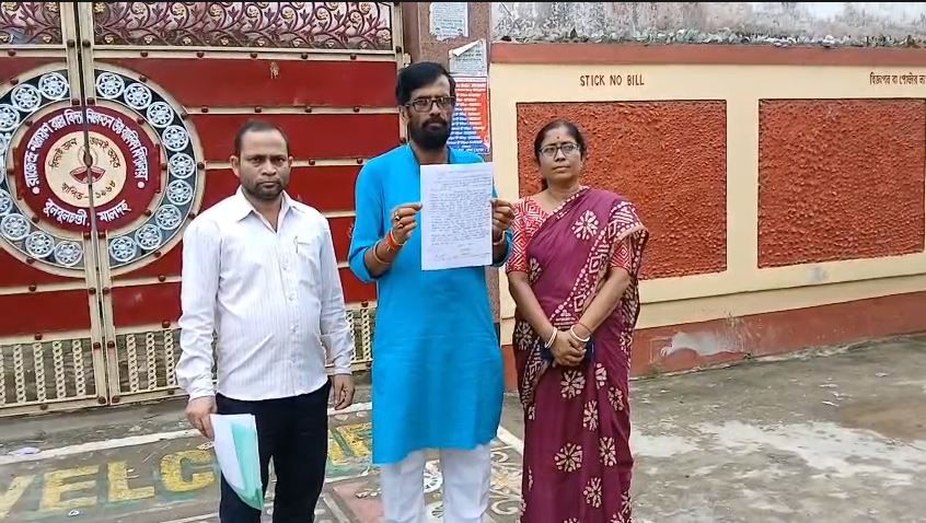 স্কুলের ভারপ্রাপ্ত প্রধান শিক্ষিকাকে হুঁশিয়ারি তৃণমূল নেতার, ভাইরাল সিসিটিভি ফুটেজ