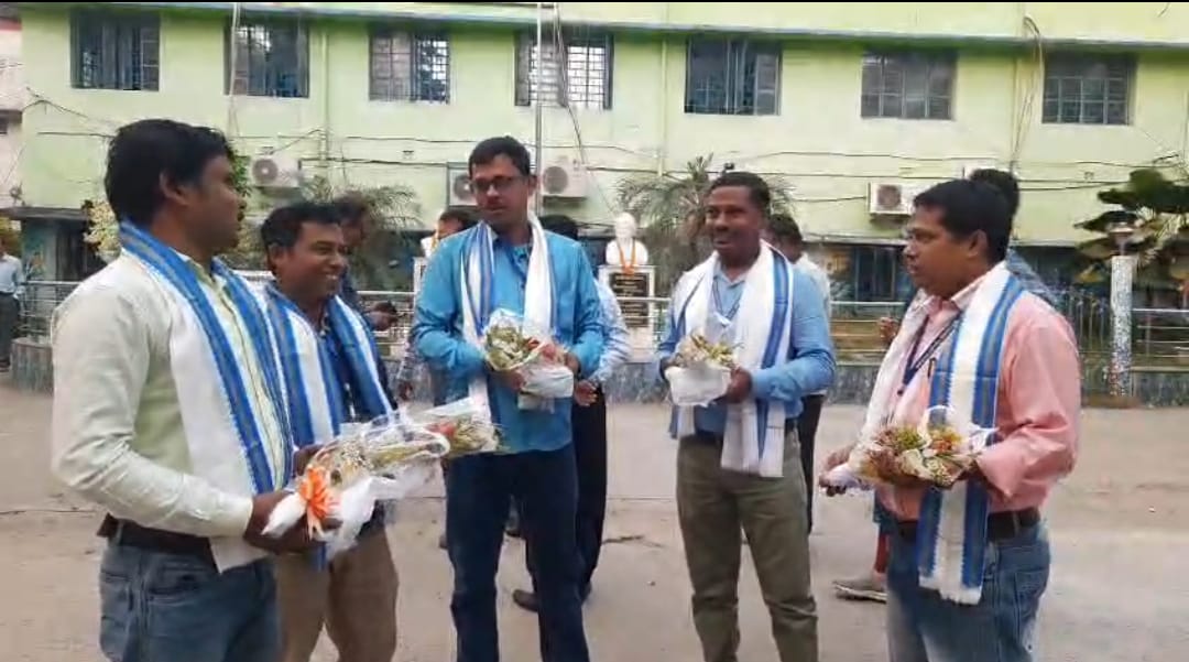 সময়সীমার আগেই জমা এনুমারেশন ফর্ম , সিঙ্গুরে ৫ BLO কে প্রশাসনের সম্বর্ধনা