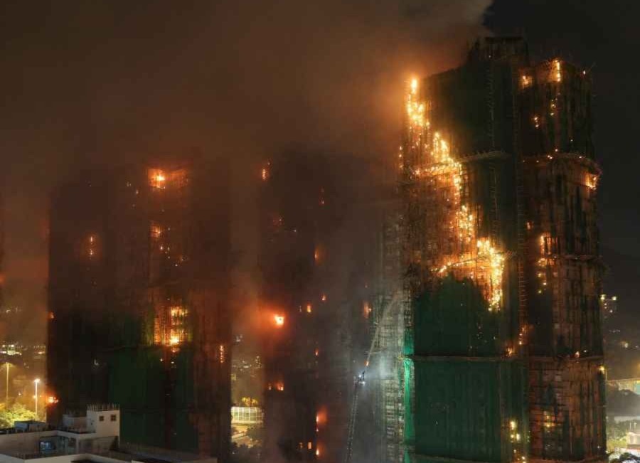 ভয়াবহ অগ্নিকাণ্ড হংকংয়ের একাধিক বহুতলে, মৃত ১৩