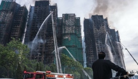 হংকংয়ের ইতিহাসে প্রথমবার, বিধ্বংসী আগুনে ঝলসে মৃত্যু ৪৪ জনের, গ্রেফতার ৩