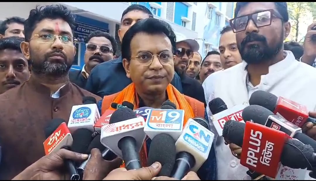 বারাসাত মেডিকেলে ‘চোখ চুরি’ কান্ডে উত্তাল রাজ্য , হাসপাতাল গেটে বিজেপির বিক্ষোভ