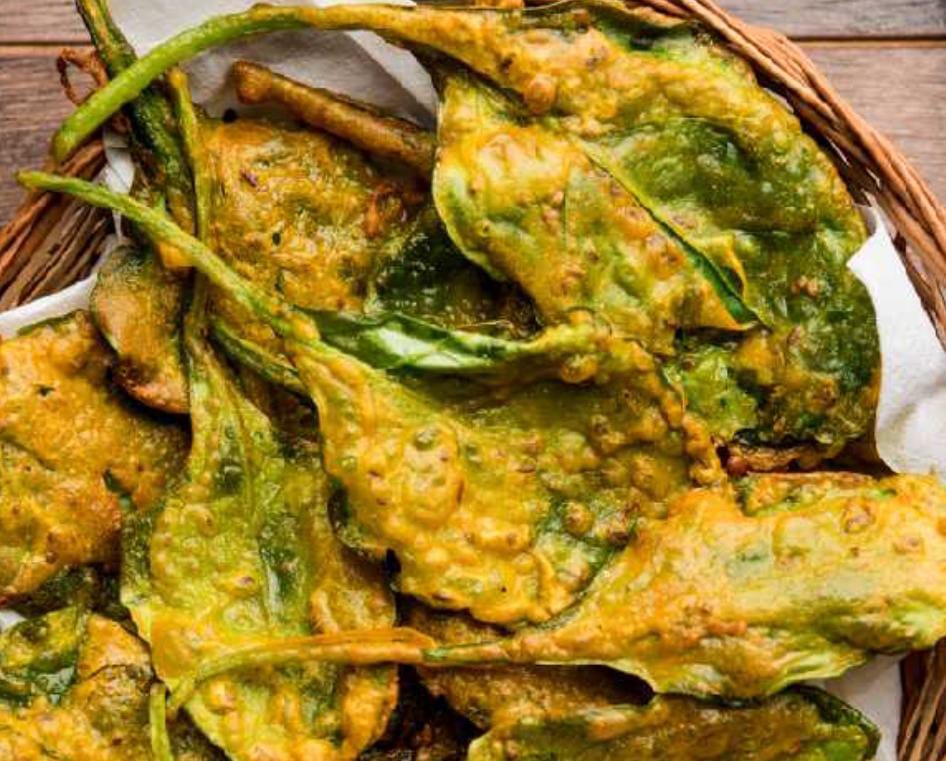 গরম গরম খিচুড়ির সঙ্গে বানিয়ে ফেলুন পালং পকোড়া