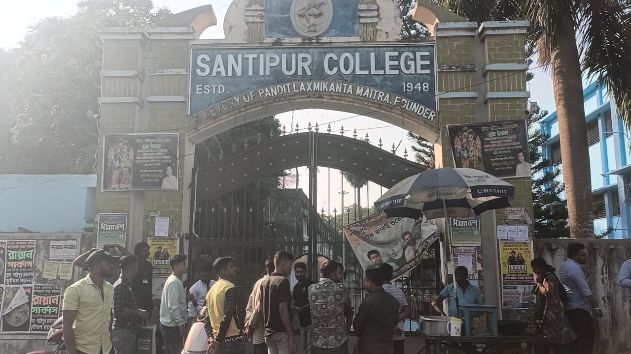 জাল মার্কশিট দেখিয়ে কলেজে ভর্তি হওয়ায় নাম বাতিল , নোটিশ নিয়ে গোষ্ঠীদ্বন্দ্ব শাসক দলের