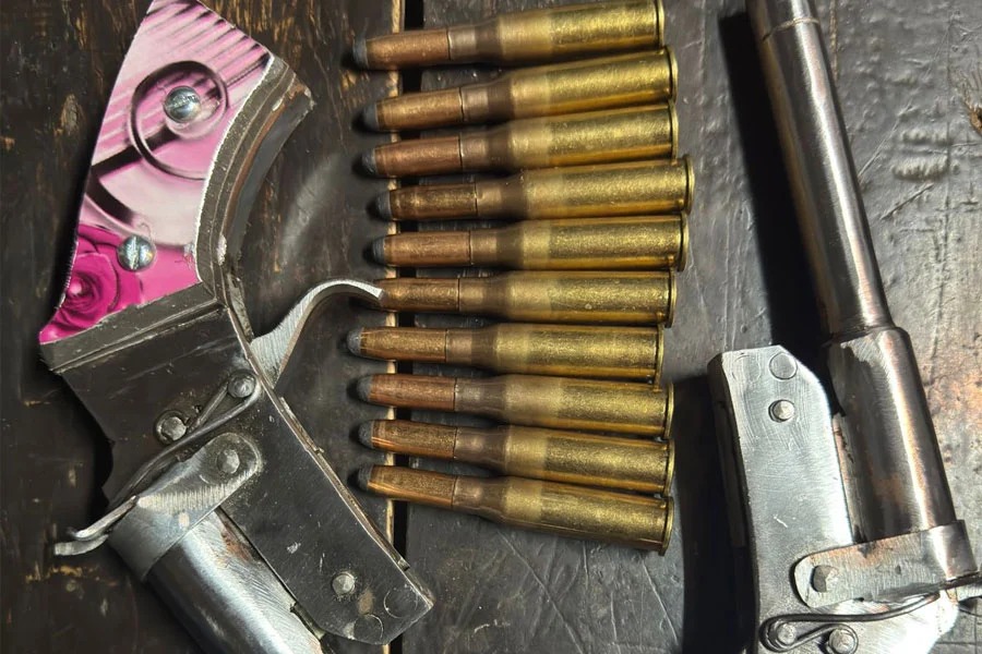 বিধানসভা নির্বাচনের আগে চাঞ্চল্য , ভাটপাড়ায় উদ্ধার একাধিক অস্ত্র - কার্তুজ