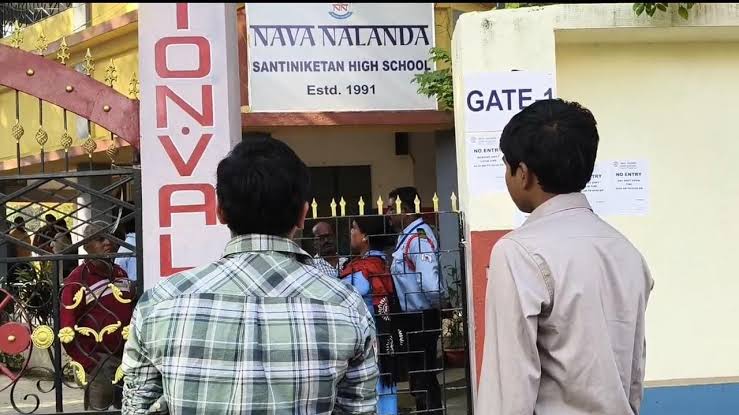 বেসরকারি স্কুলে ২ ছাত্রকে স্টিলের রড দিয়ে বেধড়ক মারধর , অভিভাবকদের বিক্ষোভে উত্তাল বীরভূম