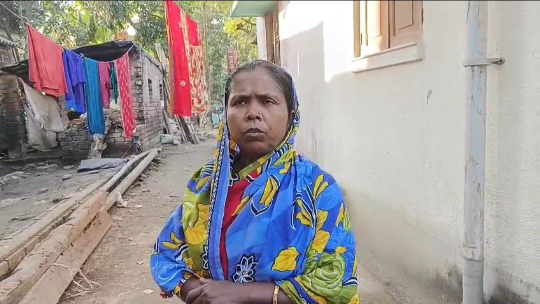 স্ত্রীর কাকাকে বাবা সাজিয়ে ভারতে বসবাস , ভুয়ো নথি কাণ্ডে তোলপাড় টাকি